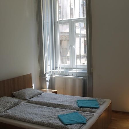 Capital Guesthouse Будапеща Екстериор снимка