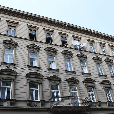 Capital Guesthouse Будапеща Екстериор снимка