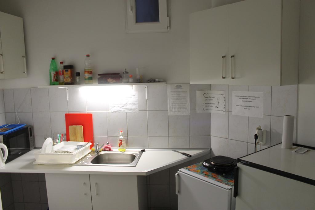 Capital Guesthouse Будапеща Екстериор снимка