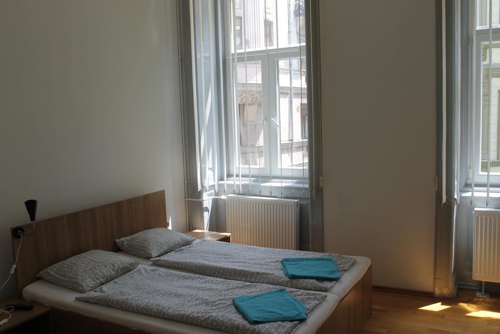 Capital Guesthouse Будапеща Екстериор снимка