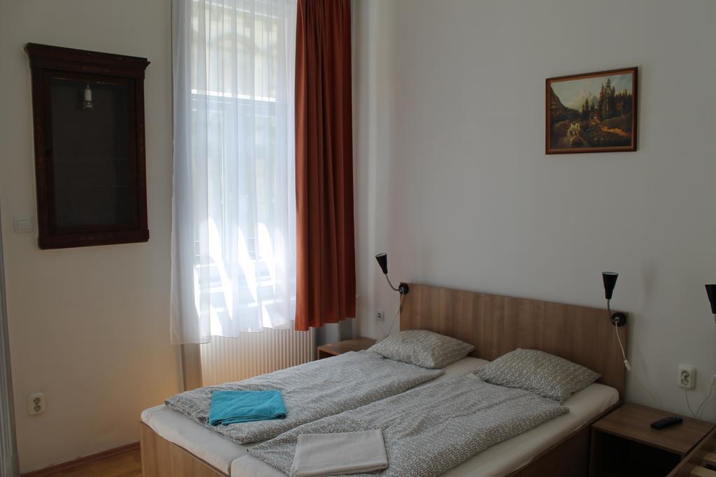 Capital Guesthouse Будапеща Екстериор снимка