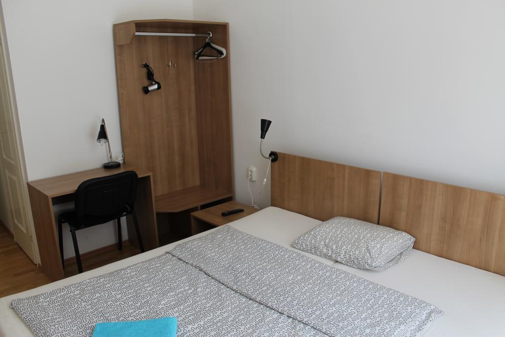 Capital Guesthouse Будапеща Екстериор снимка