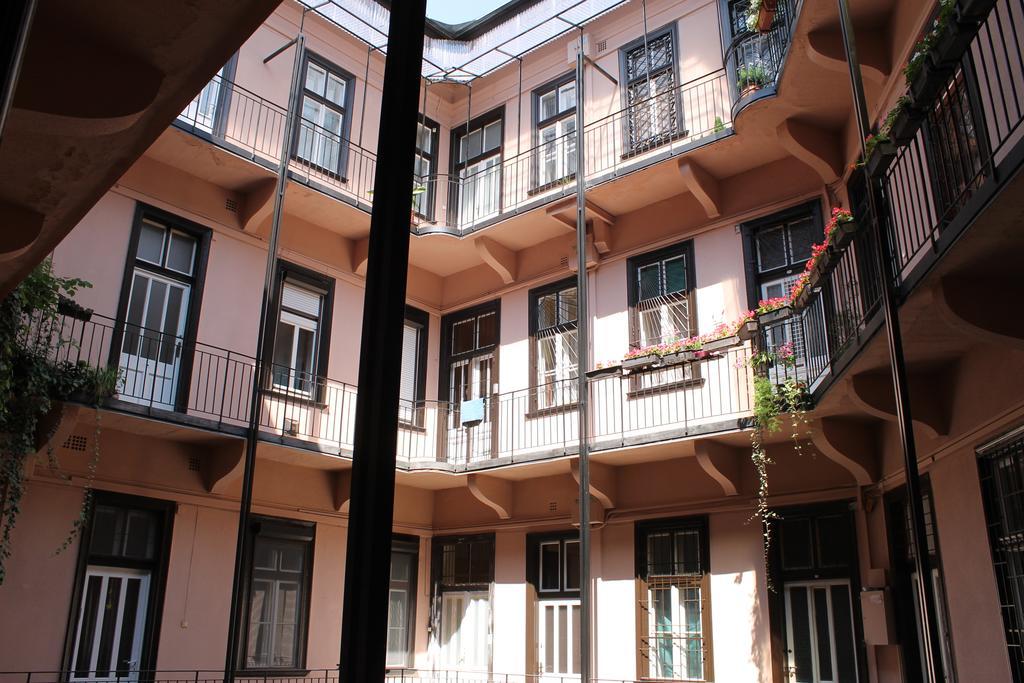 Capital Guesthouse Будапеща Екстериор снимка