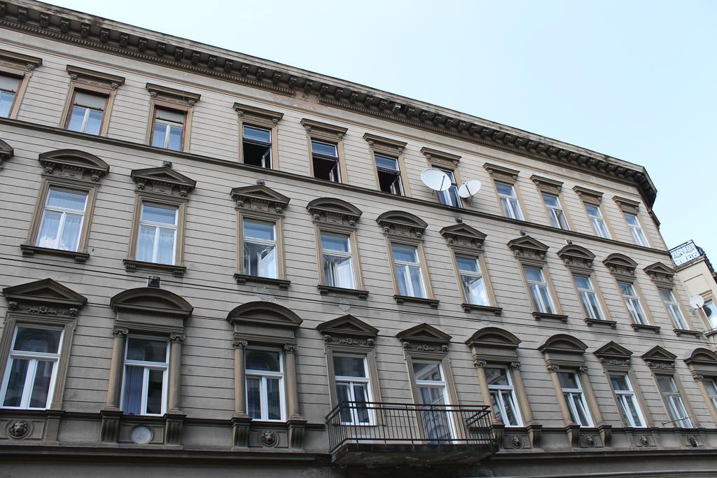 Capital Guesthouse Будапеща Екстериор снимка