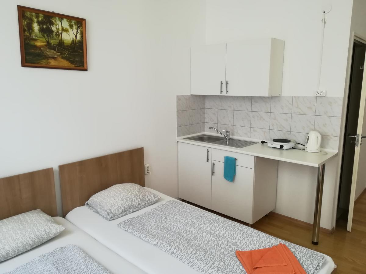 Capital Guesthouse Будапеща Екстериор снимка